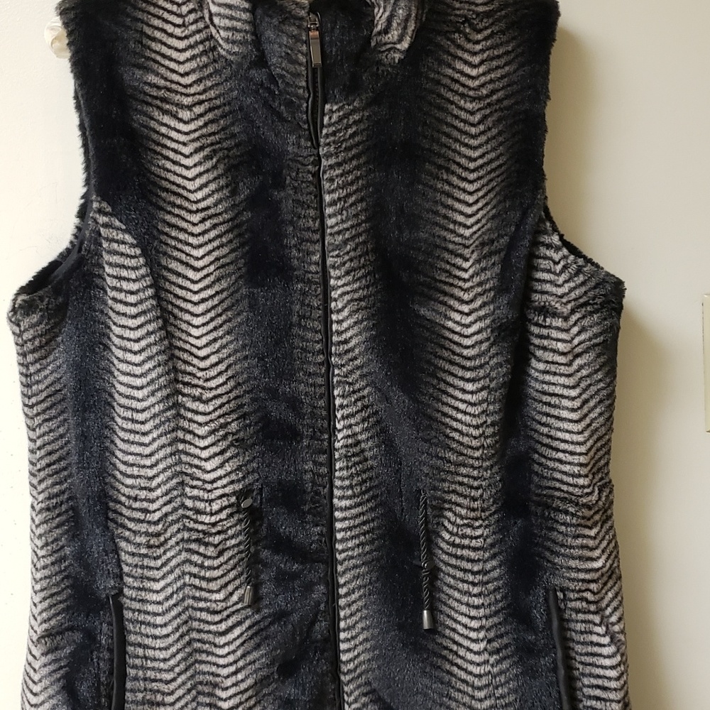 Gallery Womans Faux Fur vest